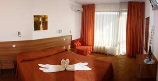 Отель Family Hotel Vega Святые Константин и Елена Двухместный номер с 2 отдельными кроватями-9